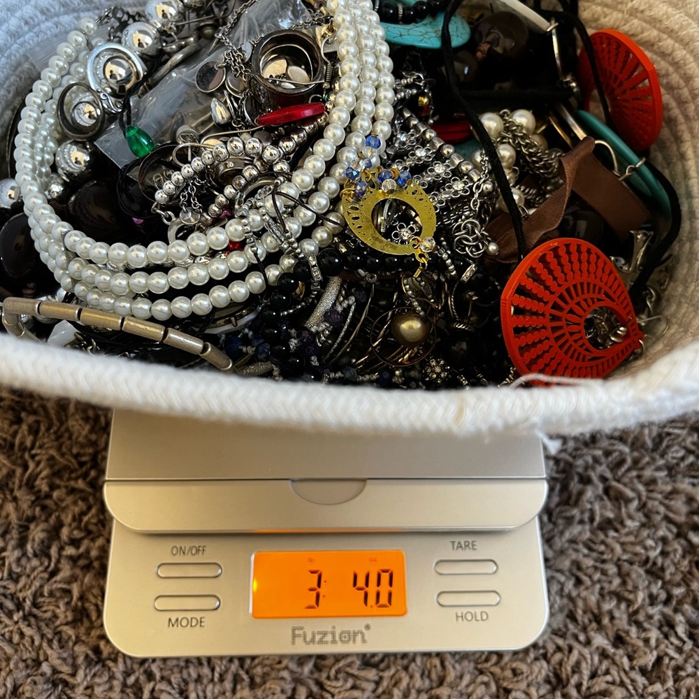 Wholesale Jewelry Bulk Costume and Precious Vintage